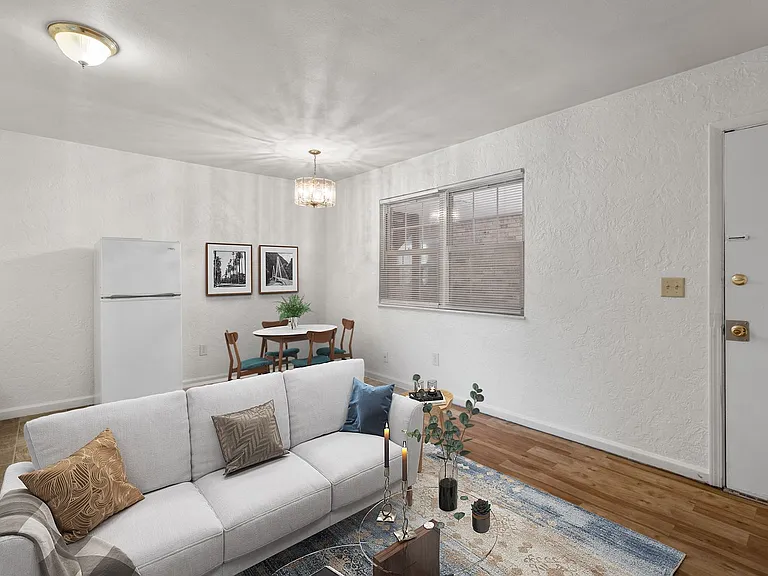 Cunningham Apartments — Photo 19