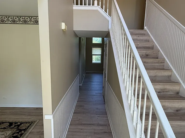 575 Capital Ln — Photo 4