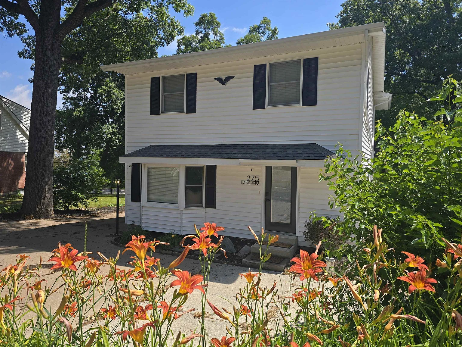 3 bed, 2.0 bath, 1602 sqft, $2,500 — Photo 1