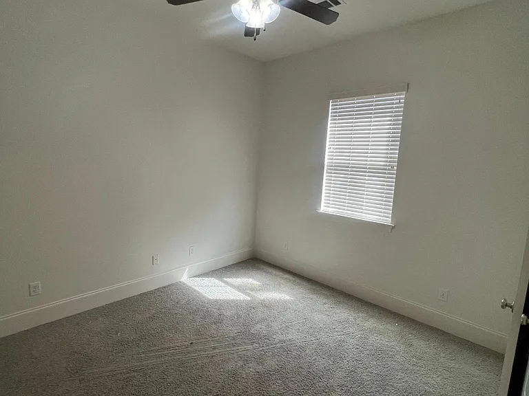 6040 Milne Blvd — Photo 30