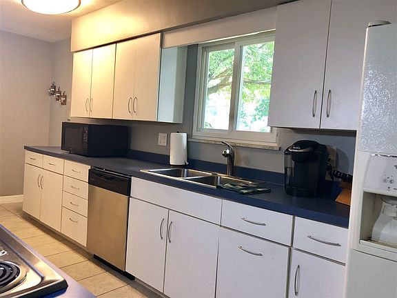 3rd image of 2212 Wayside Dr