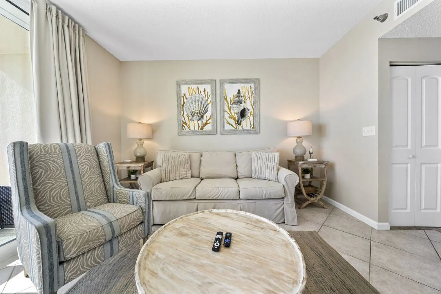 1 bed, 2.0 bath, 861 sqft, $4,337 — Photo 2