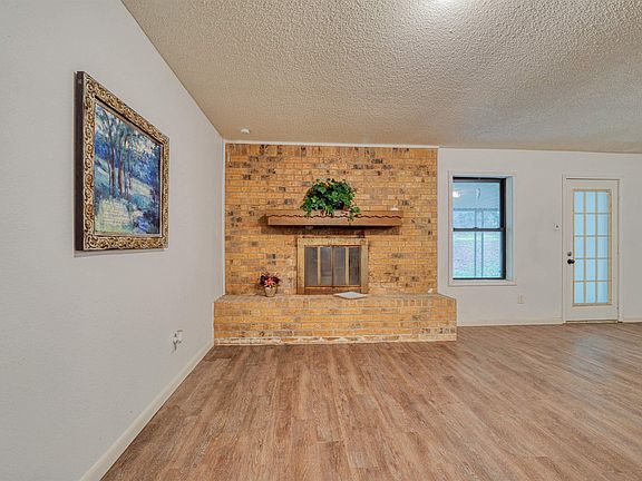 5th image of 204 Cedarcrest Dr