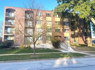 104 N Pine Ave APT 302, Arlington Heights, IL