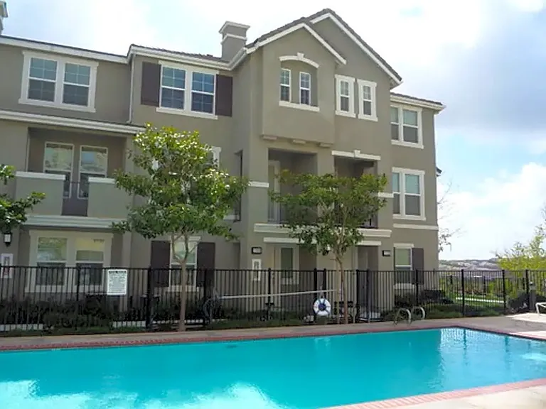 2703 White Pine Ct — Photo 1