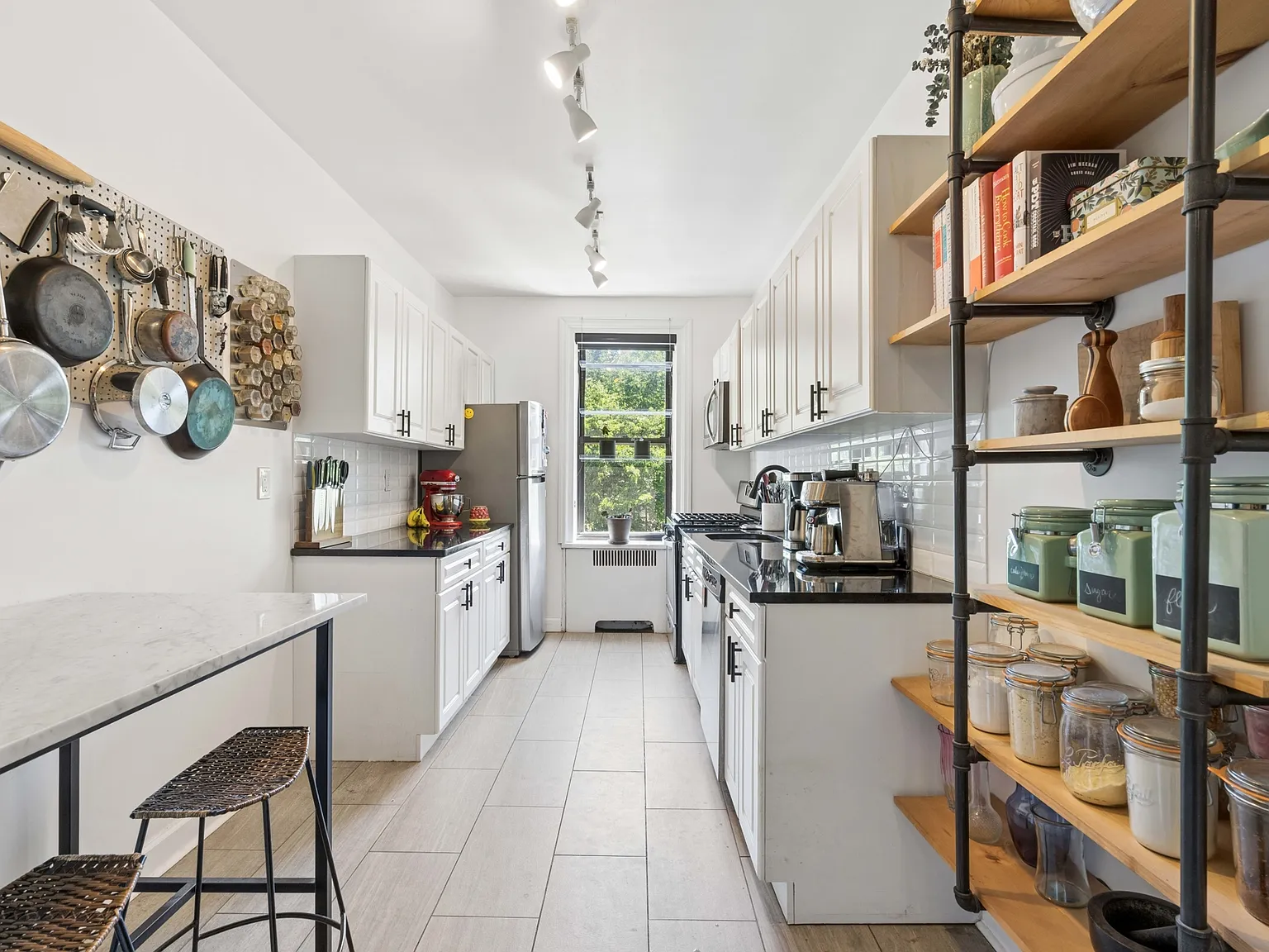 675 Walton Avenue — Photo 2