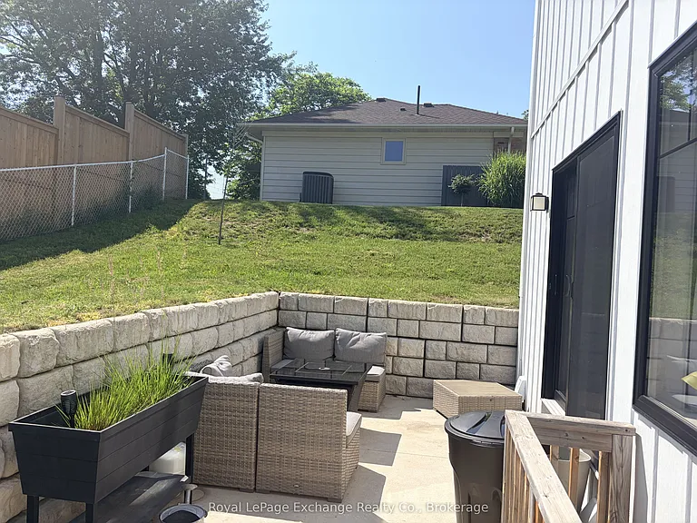 340A Nelson St — Photo 13