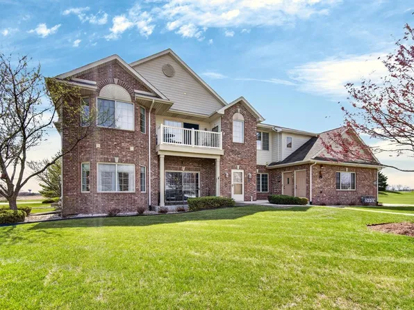 9296 Creekside CIRCLE #212, Pleasant Prairie, WI 53158