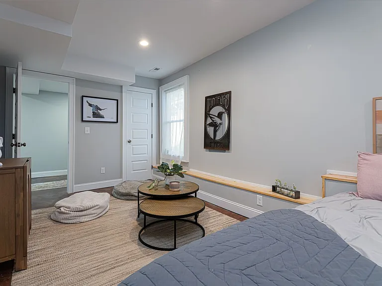 96 Flint St — Photo 32