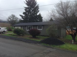 401 SE Park St, Winston, OR 97496