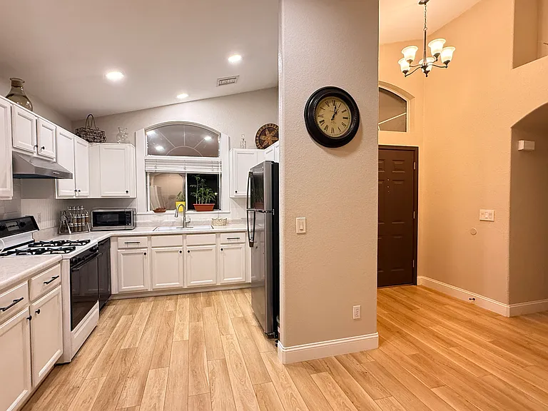 8271 N Camino De La Viola — Photo 5