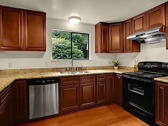 4th image of 16056 Lake Hills Blvd