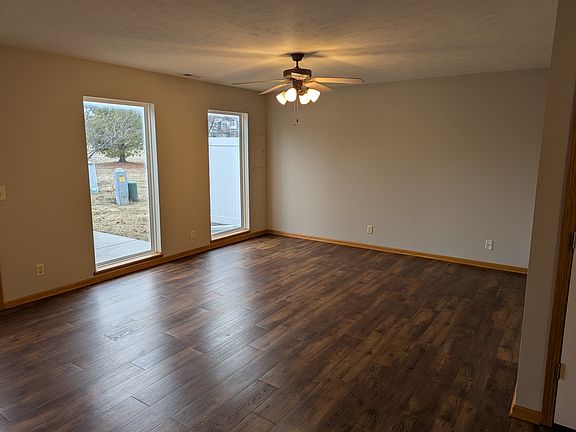 4th image of 8847 Venice Ln
