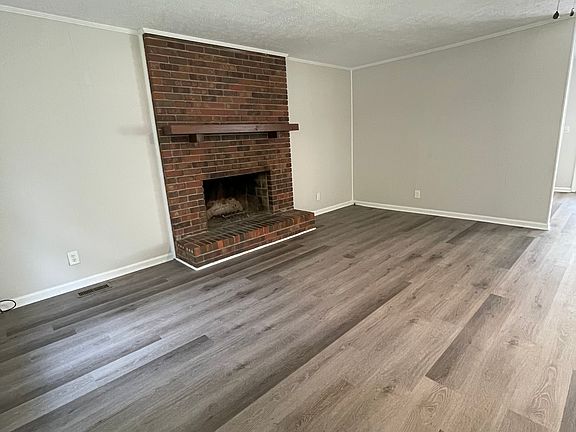 2nd image of 321 Cook St