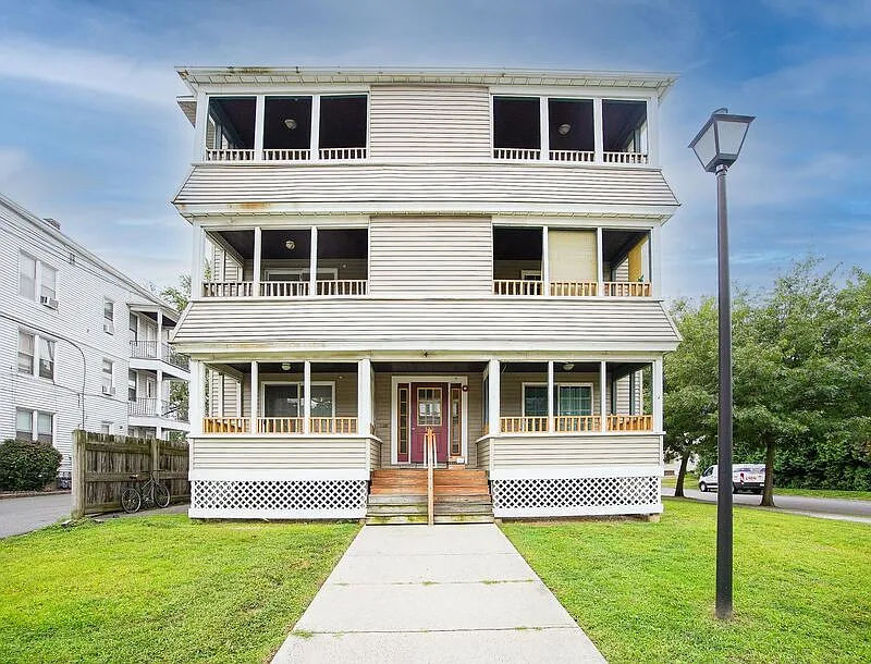 2 bed, 1.0 bath, 1200 sqft, $1,700 — Photo 1