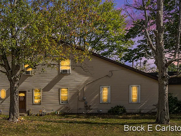 1182 E Hile Rd, Norton Shores, MI 49441