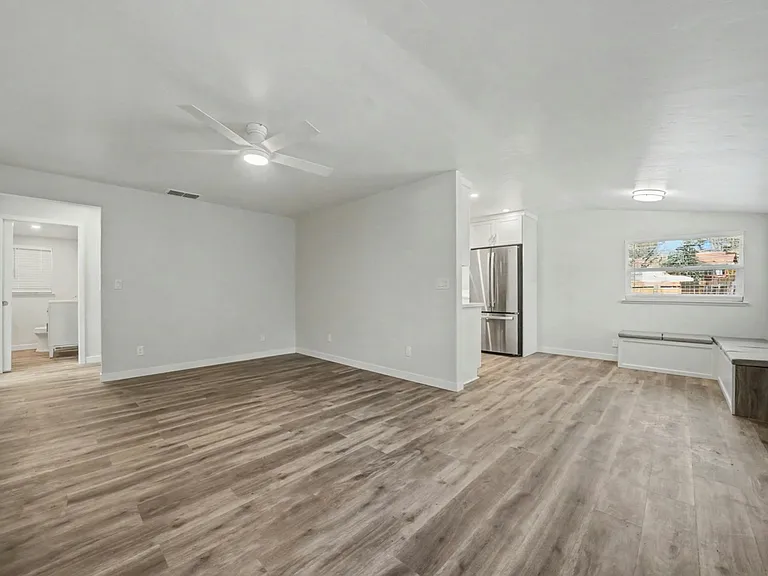 202 Lambert Ln — Photo 6