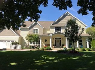 430 Oxford Ln, Crystal Lake, IL 60014