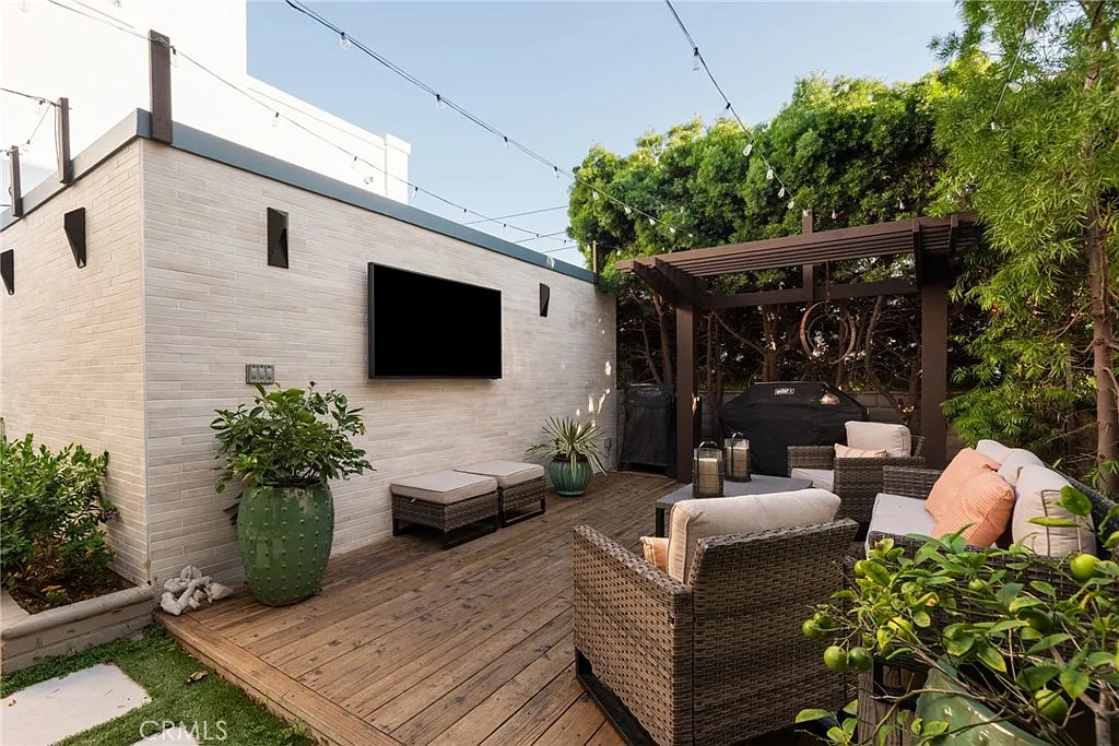 3 bed, 1832 sqft, $22,000 — Photo 1
