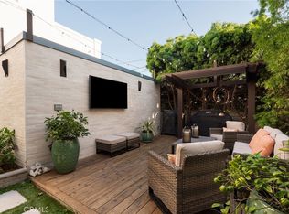 330 28th St, Hermosa Beach, CA 90254