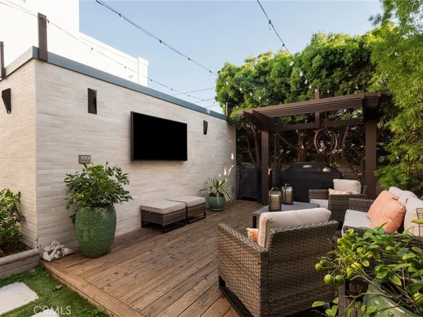 330 28th St, Hermosa Beach, CA 90254