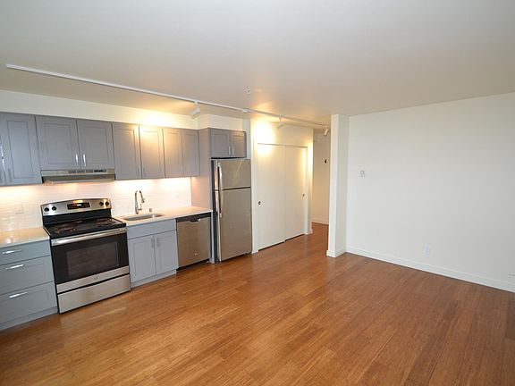 4th image of 224 23rd Ave E Unit 401