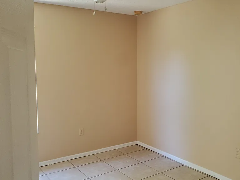 301 Colonade Ct — Photo 8