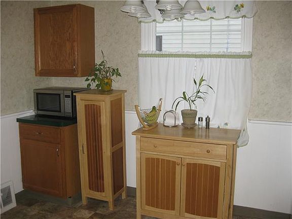 5th image of 202 Fairfield Ave