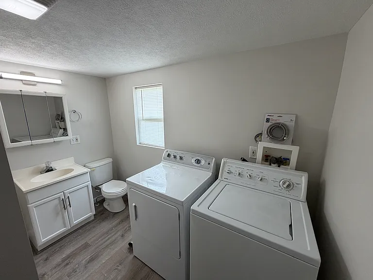 11673 Huntington Rd — Photo 16