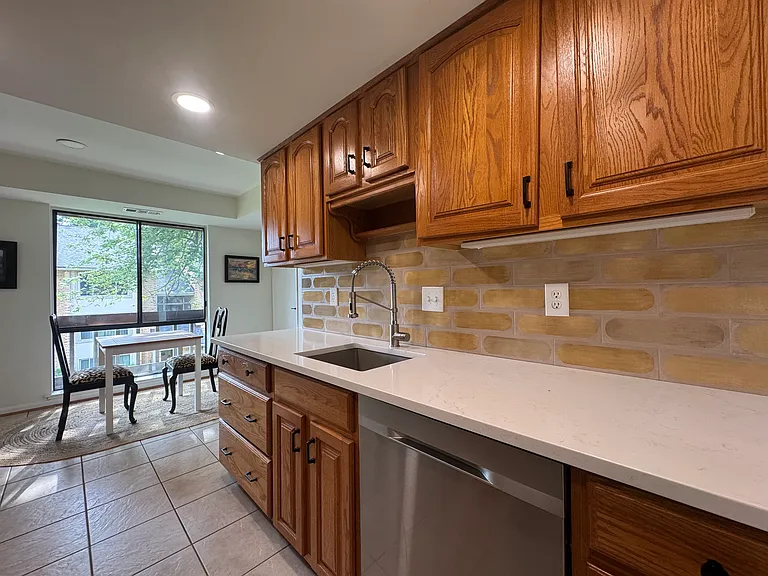 10210 Bushman Dr #323 — Photo 7