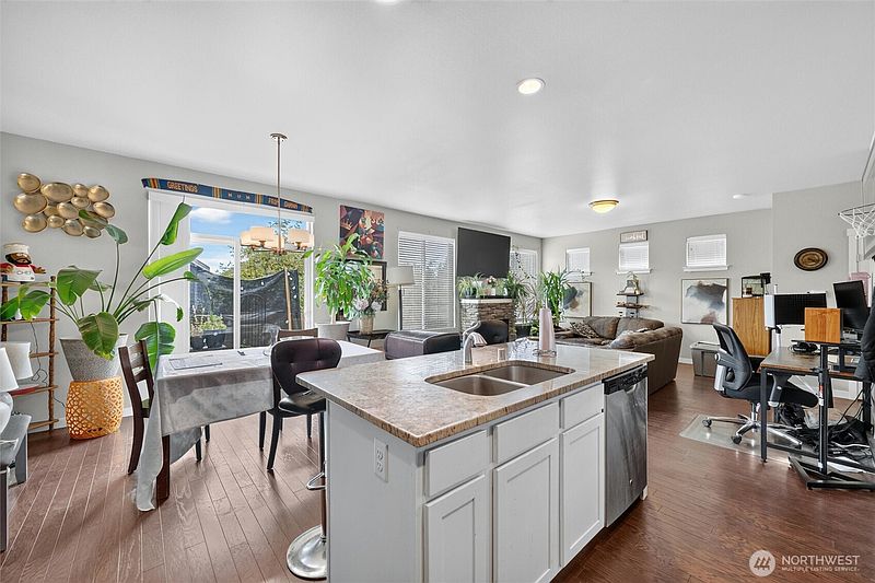 4th image of 4749 Hadley Street