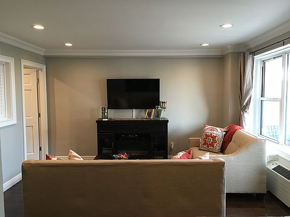 5th image of 855 E Broadway #3E1