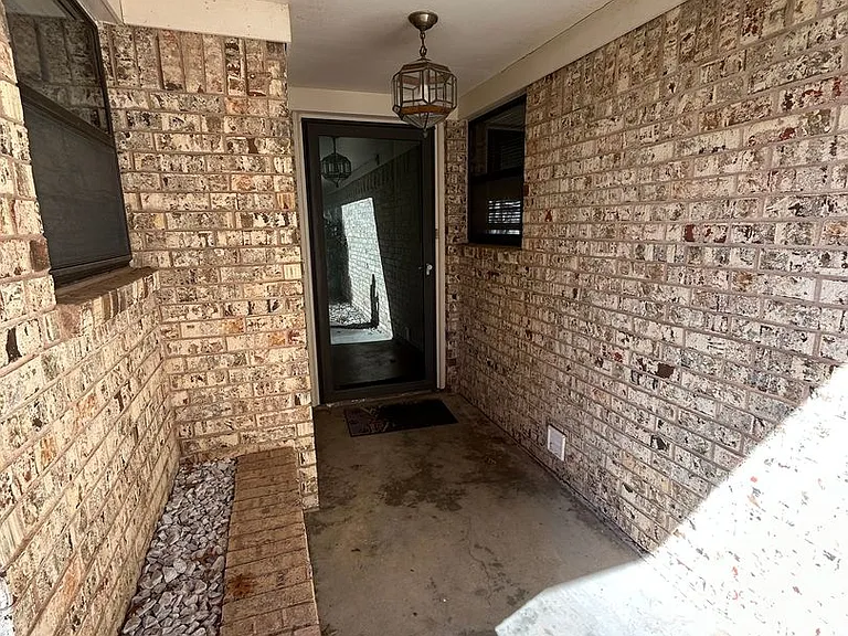 2304 NW 75th St — Photo 3