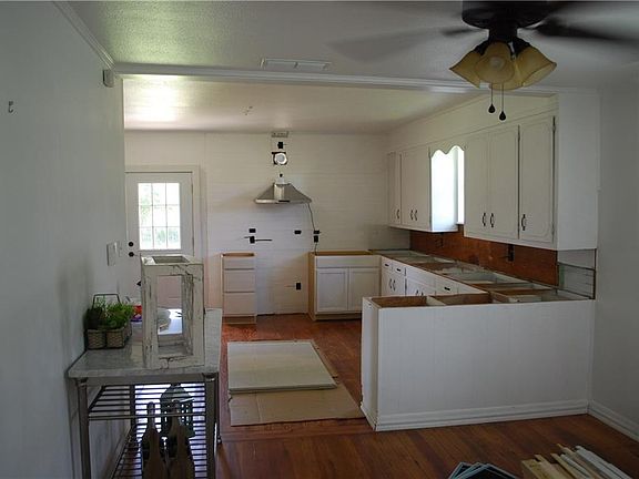 3rd image of 1802 Hill St