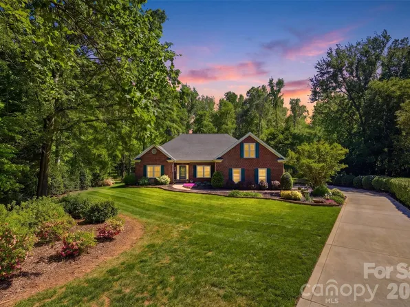 9806 Hofstra Ct, Mint Hill, NC 28227