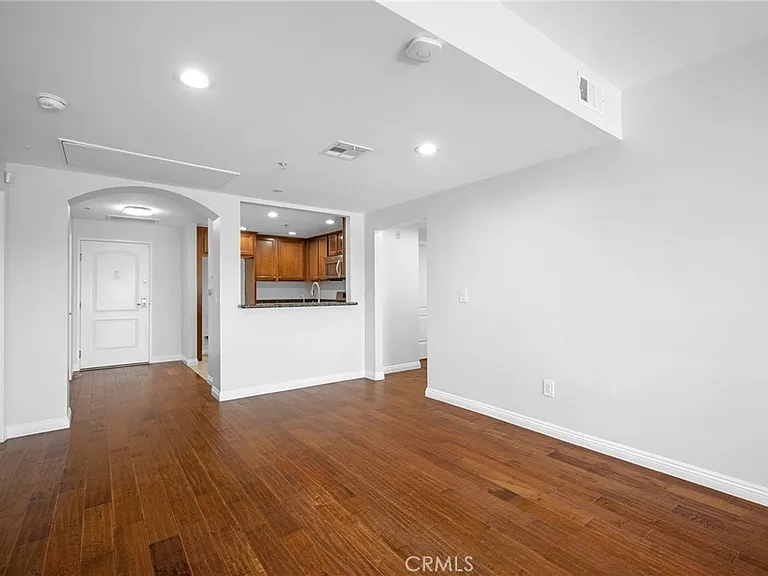 6800 Corbin Ave — Photo 10