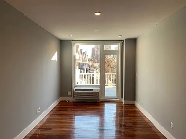 21-34 Broadway image 1 of 15