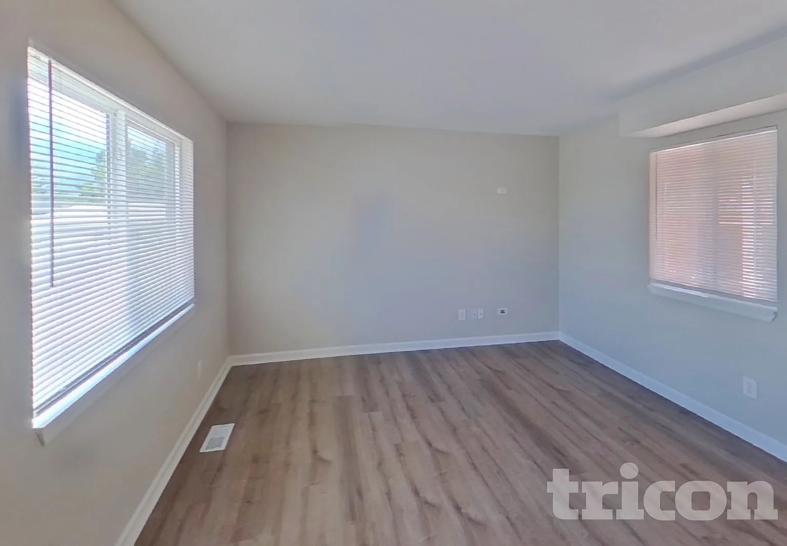 4470 Hollyridge Dr Colorado Springs CO — Photo 2