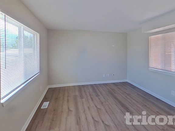 2nd image of 4470 Hollyridge Dr