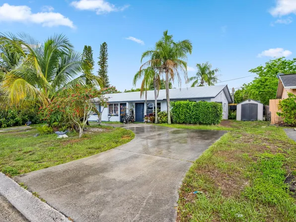 9052 SE Parkway Drive, Hobe Sound, FL 33455