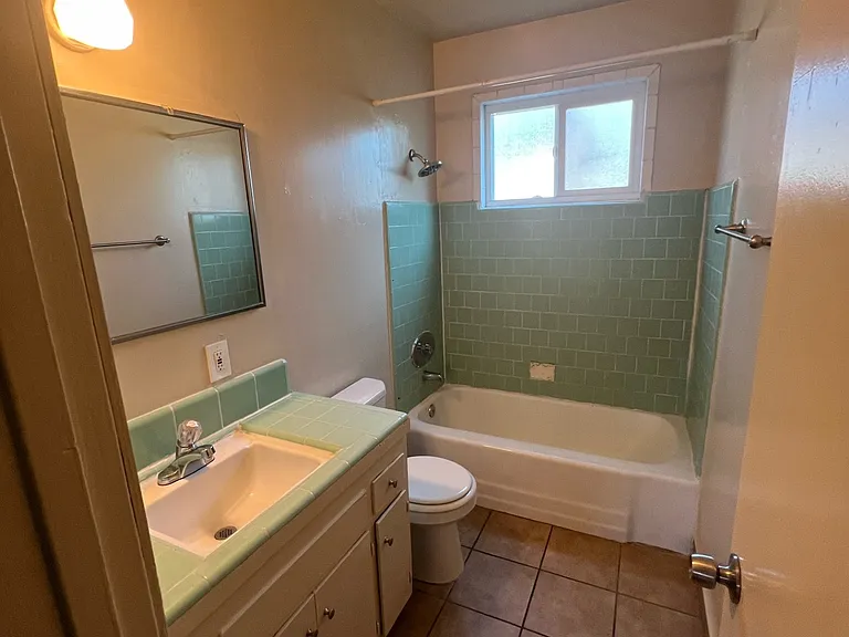 944 N Vine Ave #2 — Photo 10