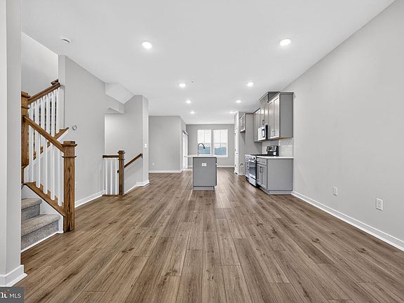 3rd image of 839 Pecan Rd