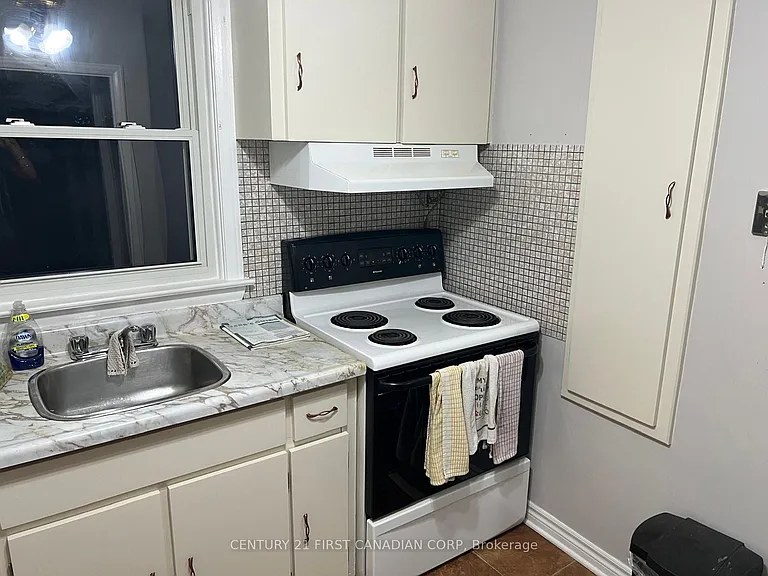 1449 Oxford St E #MAIN — Photo 3