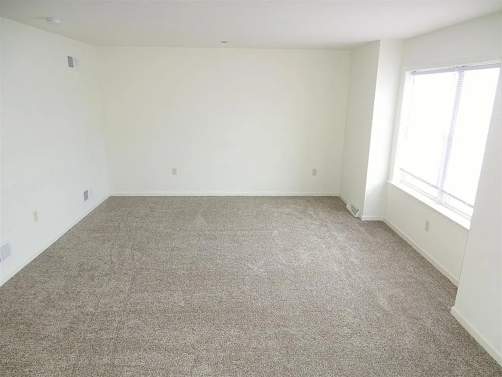 3 bed, 1.5 bath, 1440 sqft, $1,695 — Photo 3