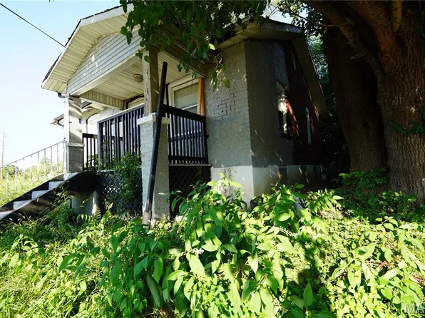 2111 Crescent Ave, Saint Louis, MO 63121