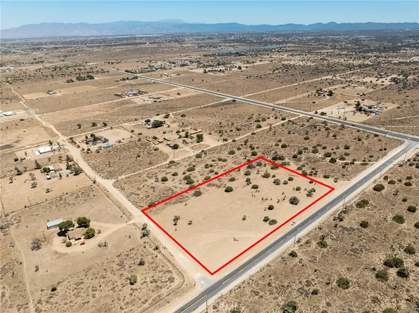 11 Caughlin Rd, Phelan, CA 92371