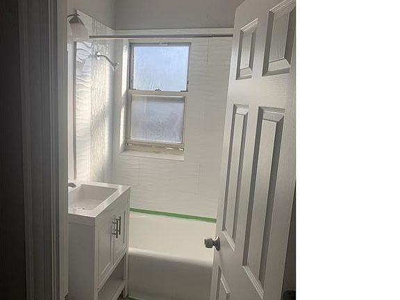 3rd image of 1340 W 82nd St APT 3