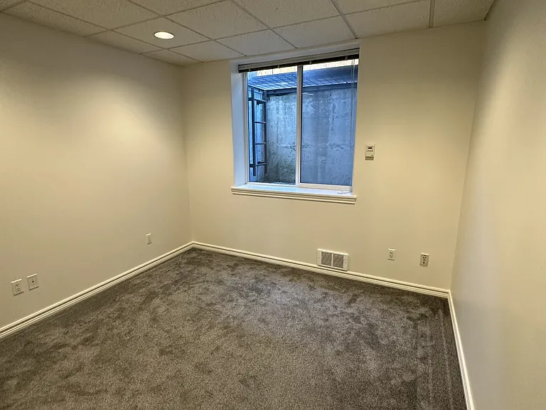 Second bedroom.