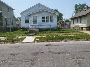 927 Center Point Rd NE, Cedar Rapids, IA 52402