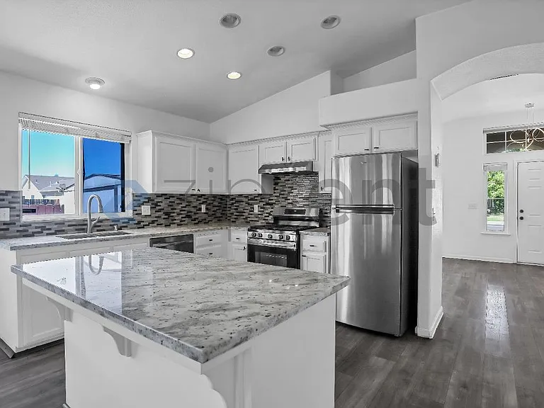 2437 N Tracy Ave — Photo 9